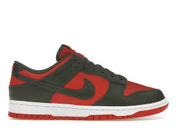 Nike Dunk Low en rouge et kaki
